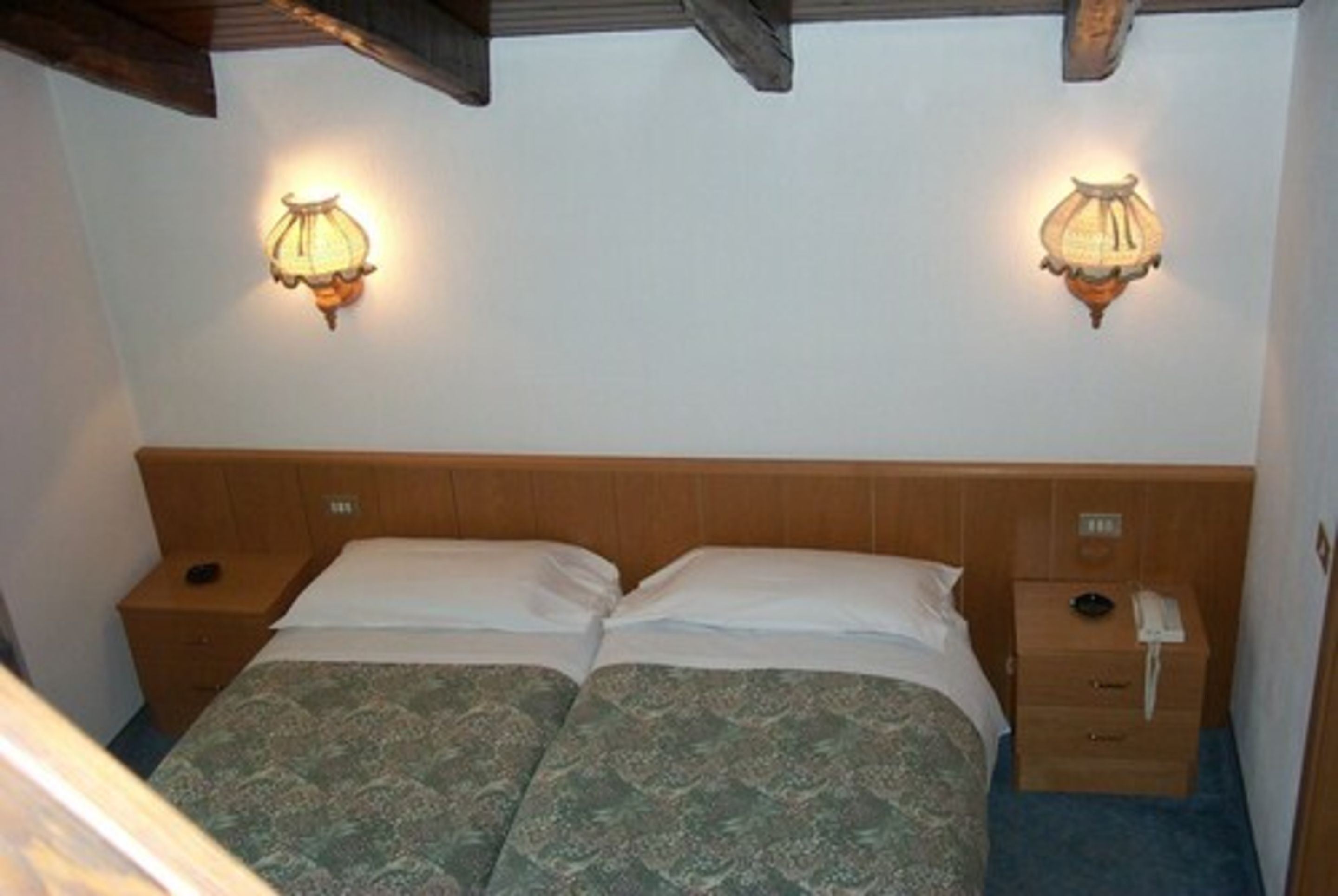 economy twin room | desk, blackout curtains, soundproofing, free wifi