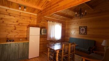 Cabin, 4 Bedrooms | Down comforters, soundproofing, free cribs/infant beds, free WiFi