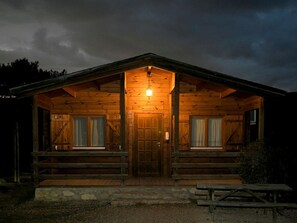 Cabin, 4 Bedrooms | Down duvets, soundproofing, free cots/infant beds, bed sheets