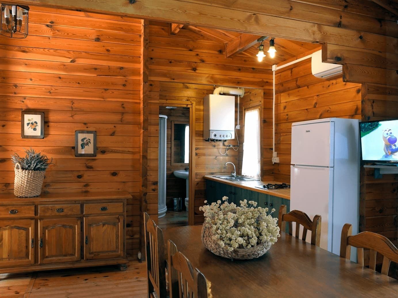 Cabin, 4 Bedrooms | Down duvets, soundproofing, free cots/infant beds, bed sheets