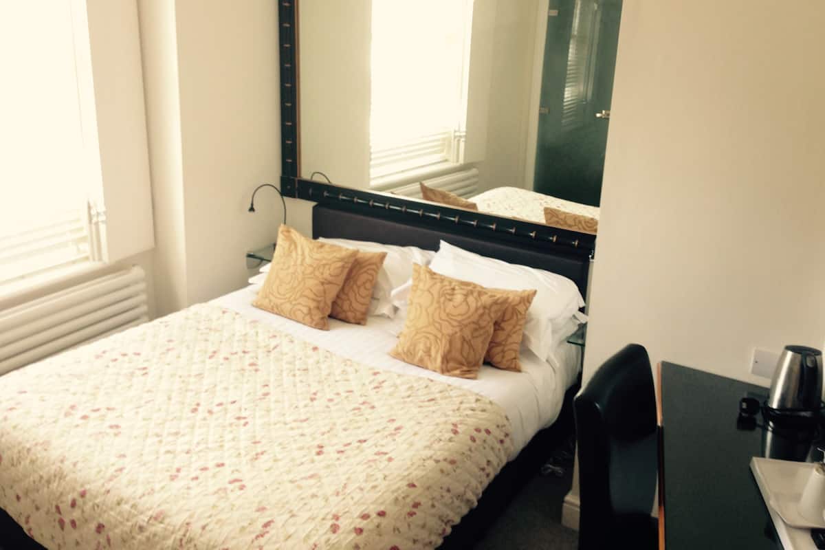 Kamar Double Klasik, ensuite | Seprai katun Mesir, tempat tidur Select Comfort, dan meja kerja