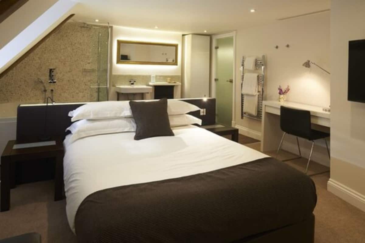 Kamar Double Superior, 1 Tempat Tidur King, ensuite | Seprai katun Mesir, tempat tidur Select Comfort, dan meja kerja