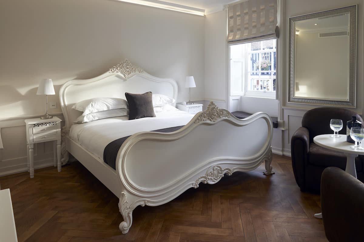 Suite Mewah, ensuite | Seprai katun Mesir, tempat tidur Select Comfort, dan meja kerja