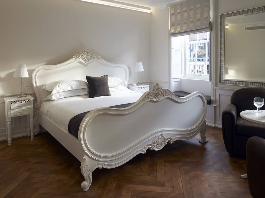 Suíte superluxo, suíte | Roupas de cama de algodão egípcio, camas Select Comfort, escrivaninha