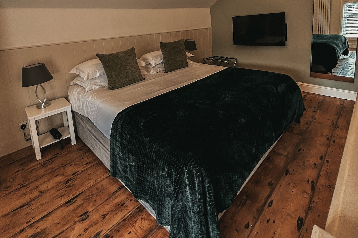 Dupleks Deluks, ensuite | Seprai katun Mesir, tempat tidur Select Comfort, dan meja kerja