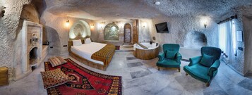 Cave Suite  | 办公桌、笔记本电脑工作区、隔音、熨斗/熨板