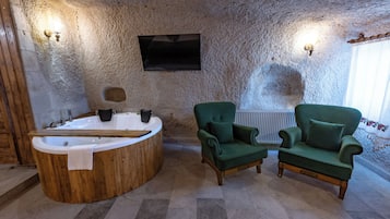 Cave Suite | Työpöytä, kannettavalle tietokoneelle sopiva työtila, äänieristys