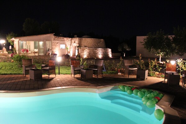 Seasonal outdoor pool