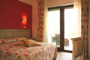 Minibar, Schreibtisch, Verdunkelungsvorhänge, Bügeleisen/Bügelbrett