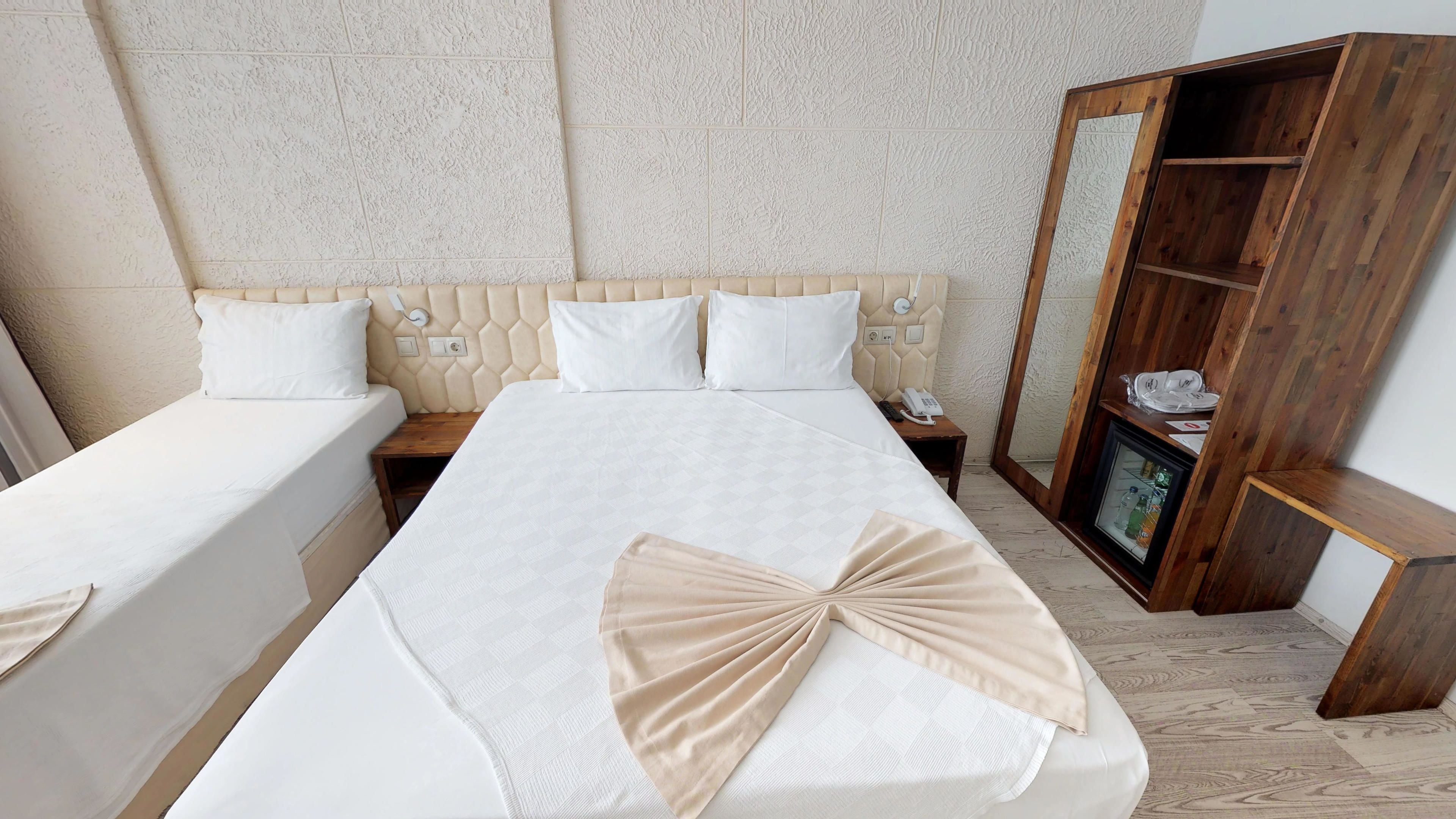 standard triple room | minibar, iron/ironing board, free wifi, bed sheets