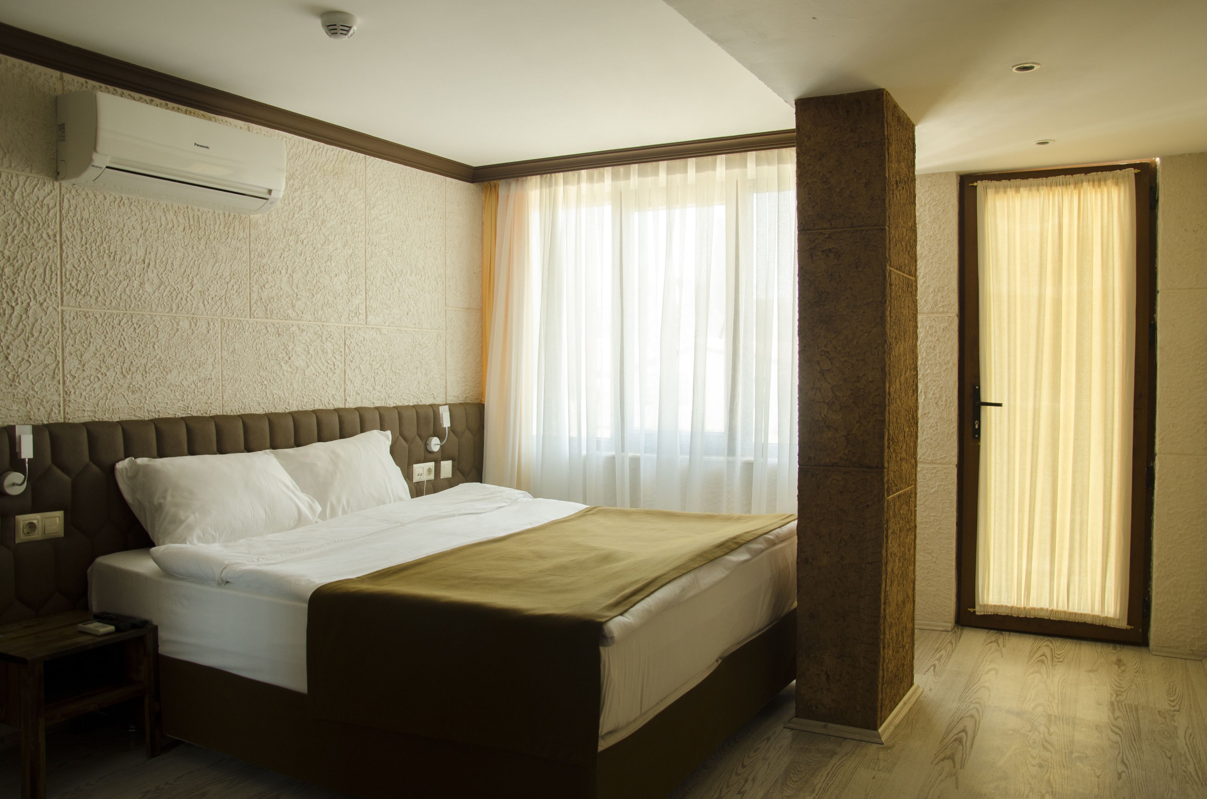 standard double or twin room | minibar, iron/ironing board, free wifi, bed sheets