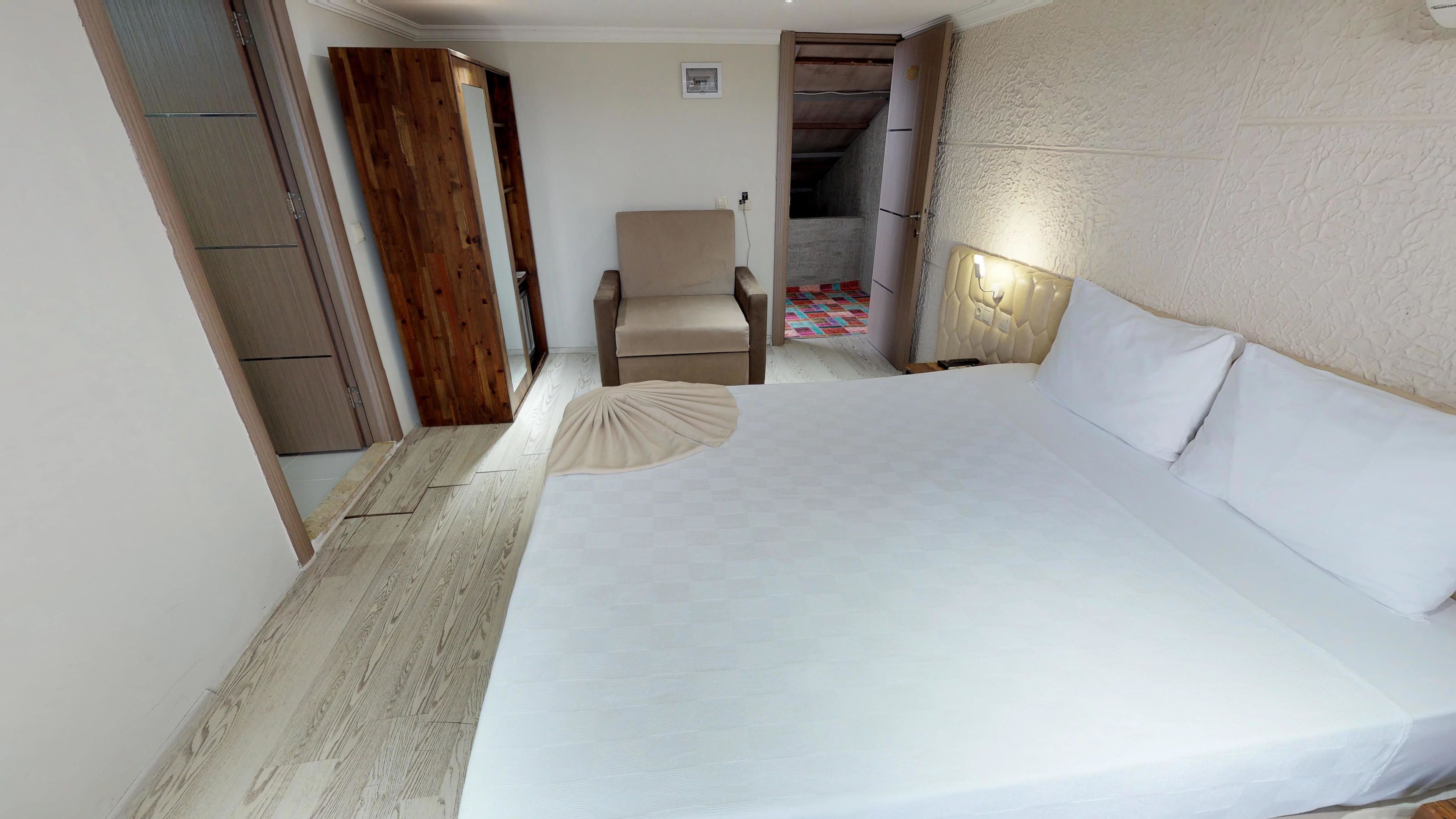 standard double or twin room | minibar, iron/ironing board, free wifi, bed sheets