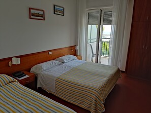 Daunenbettdecken, Zimmersafe, Schreibtisch, Babybetten