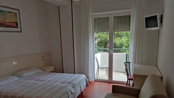 Daunenbettdecken, Zimmersafe, Schreibtisch, Babybetten