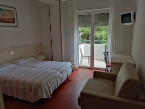 Daunenbettdecken, Zimmersafe, Schreibtisch, Babybetten