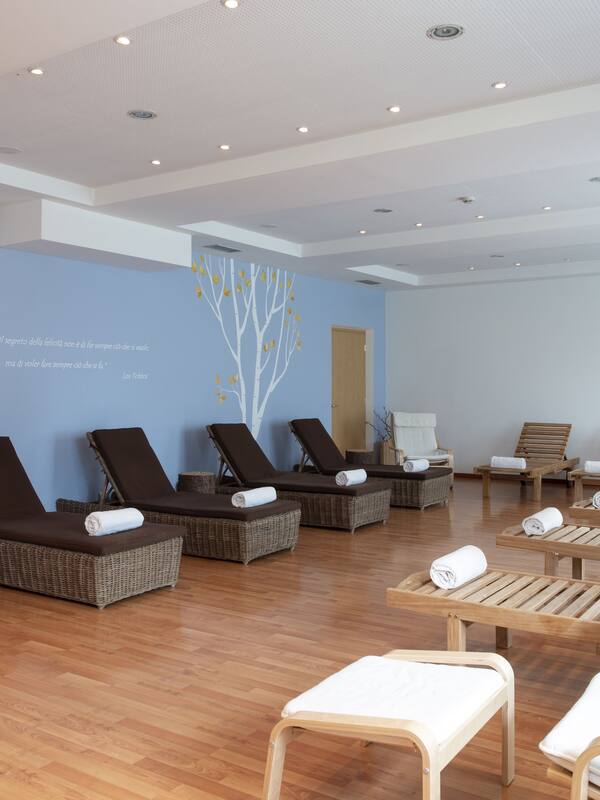 Sauna, hot tub, Turkish bath/hammam, body treatments, hot stone massages