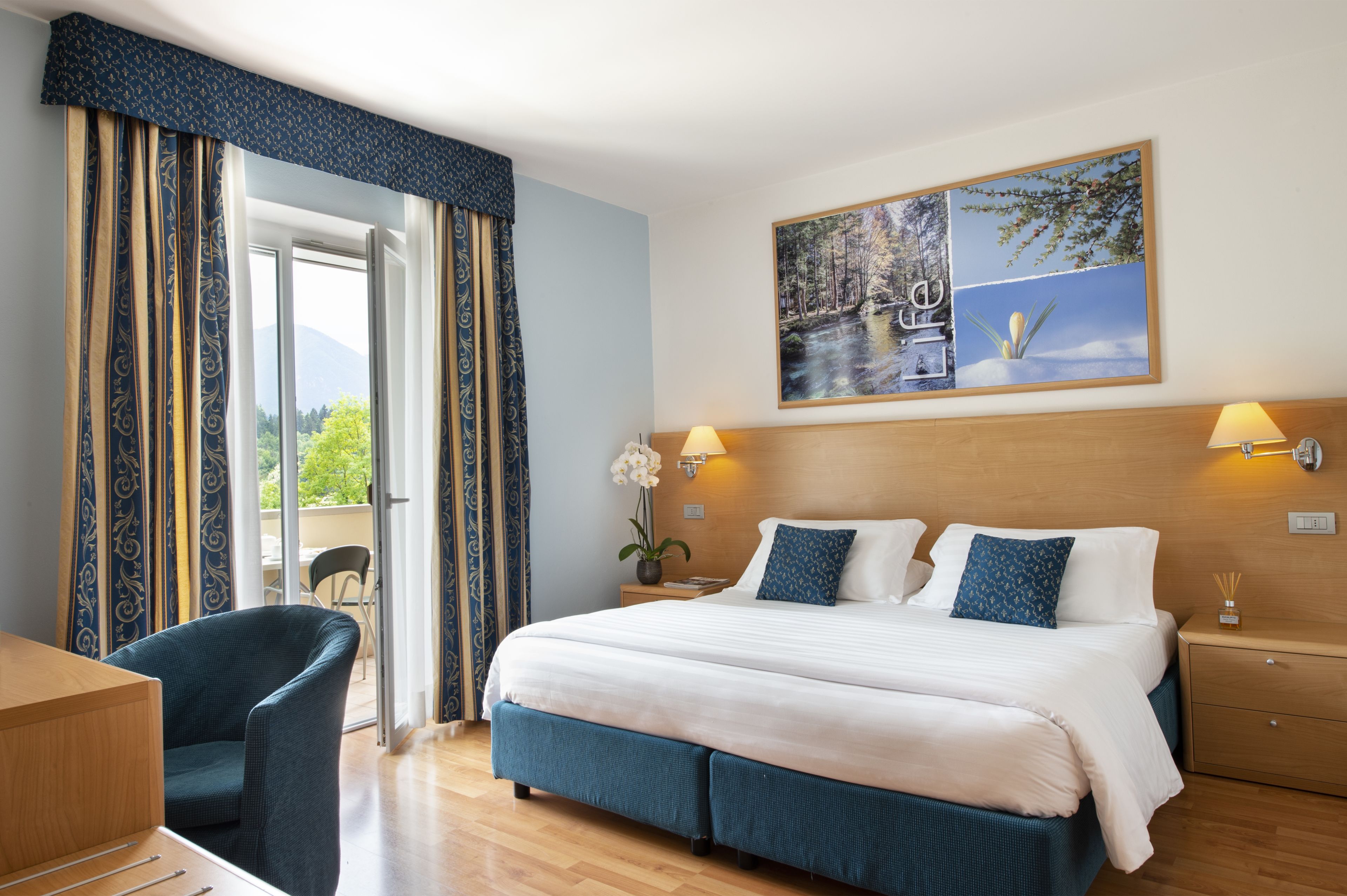 Habitación cuádruple junior, baño privado | Ropa de cama hipoalergénica y minibar 