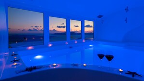 Indoor spa tub - Fira Deep Blue Suite (Santorini)