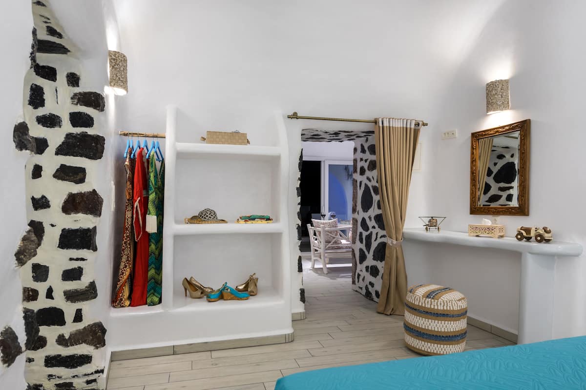 Traditional Suite | 1 bedroom, in-room safe, individually decorated, individually furnished