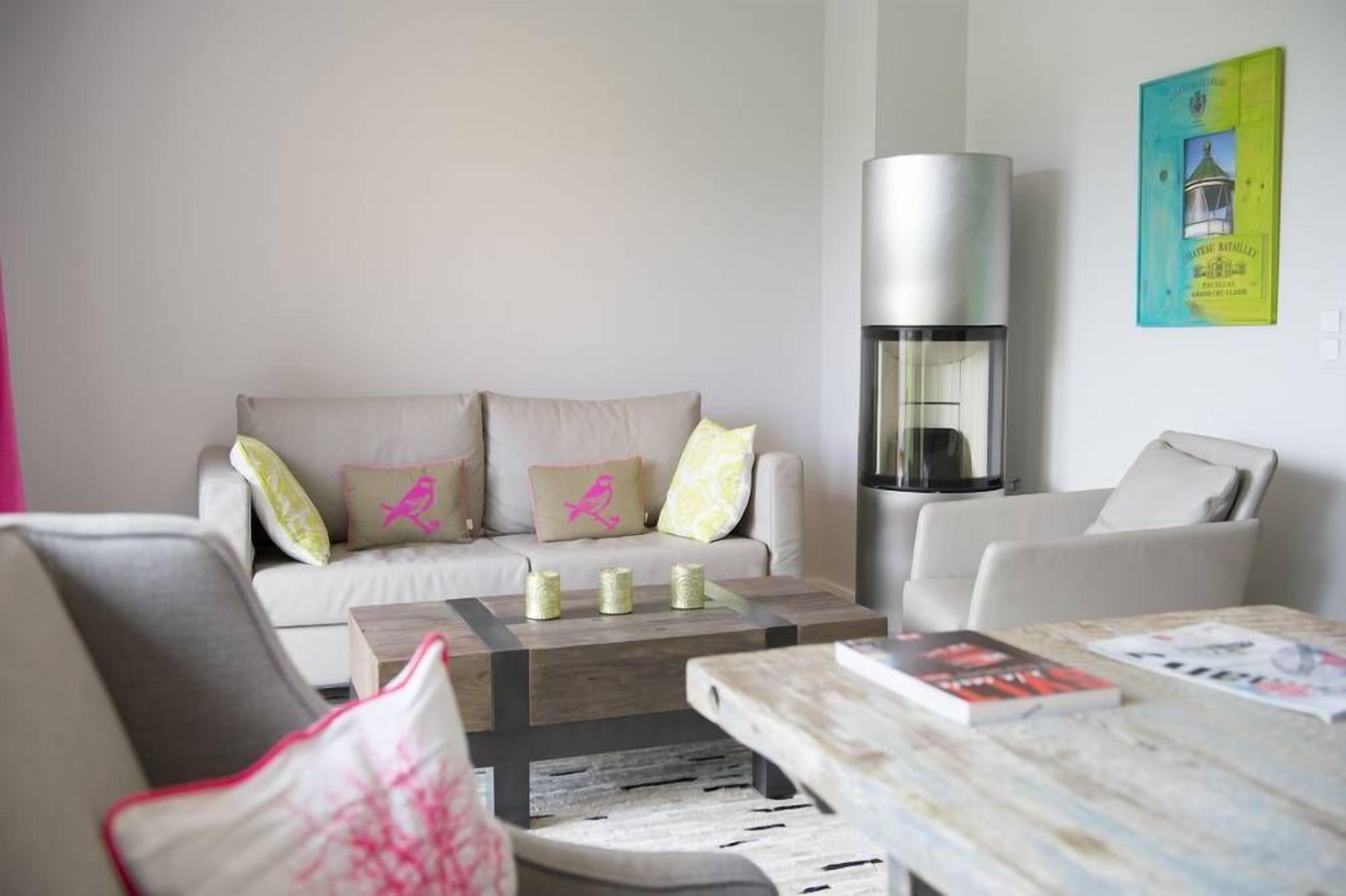 flat-screen tv, ipod dock