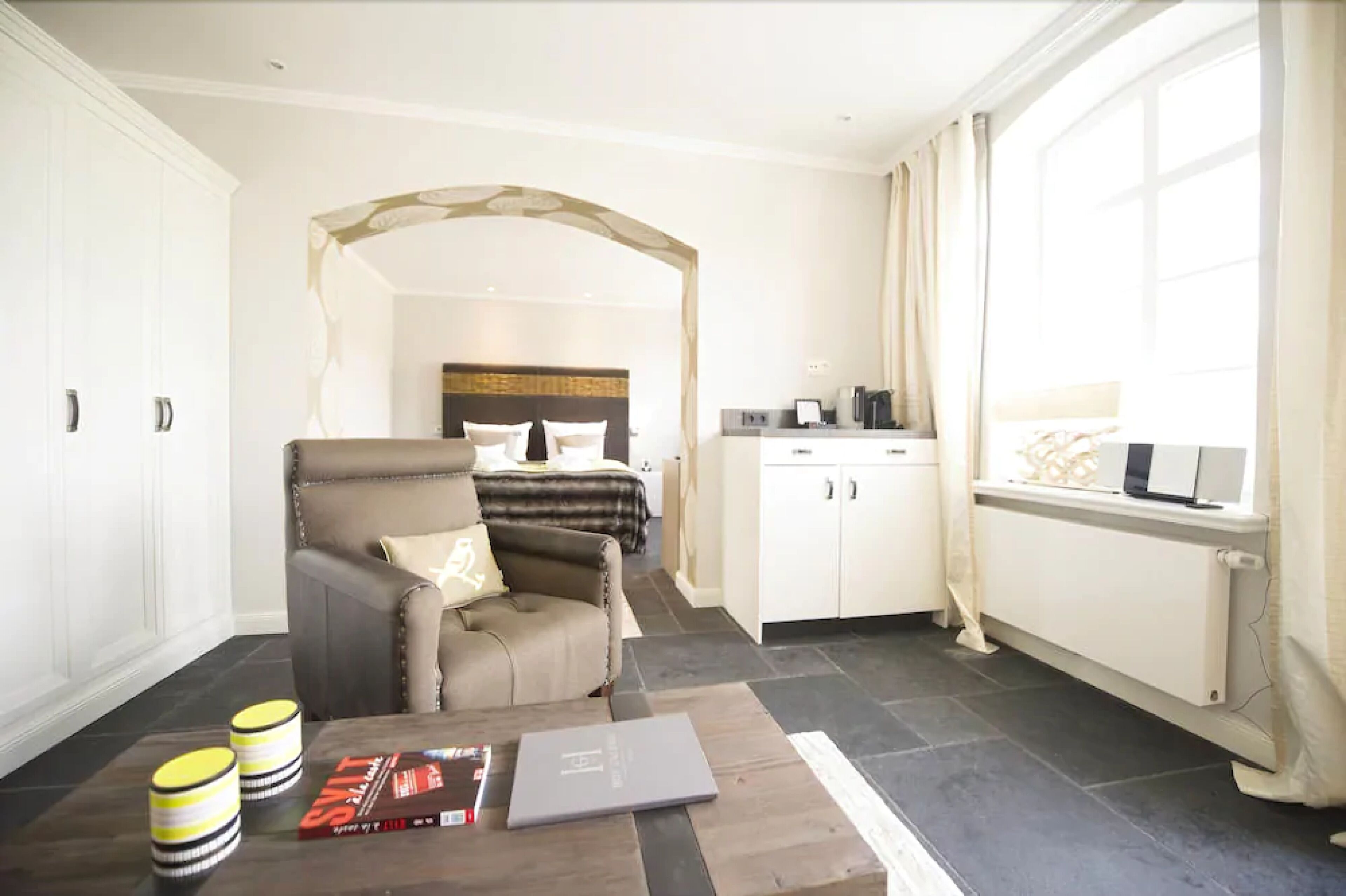 flat-screen tv, ipod dock