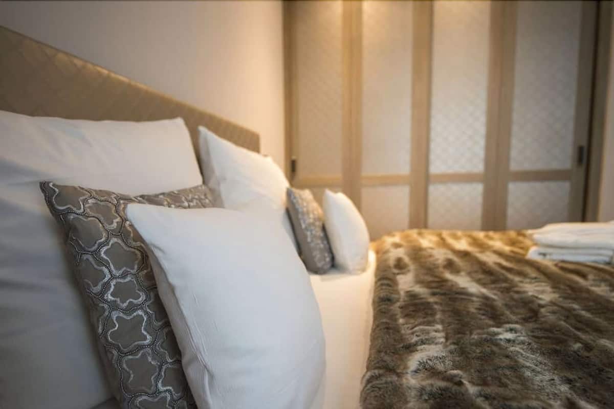 deluxe suite, 2 bedrooms, garden view | 1 bedroom, premium bedding, free minibar items, in-room safe