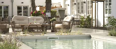 Indoor pool, sun loungers