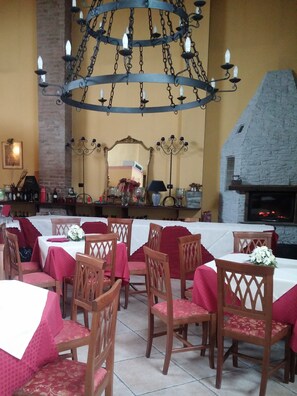 Daily cooked-to-order breakfast (EUR 10 per person) - Hotel Damian (Trofarello)