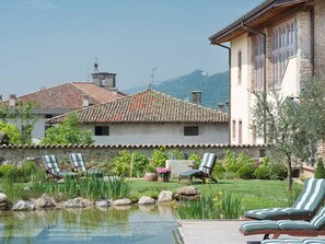 Piscine extérieure, piscine sur le toit, parasols de plage