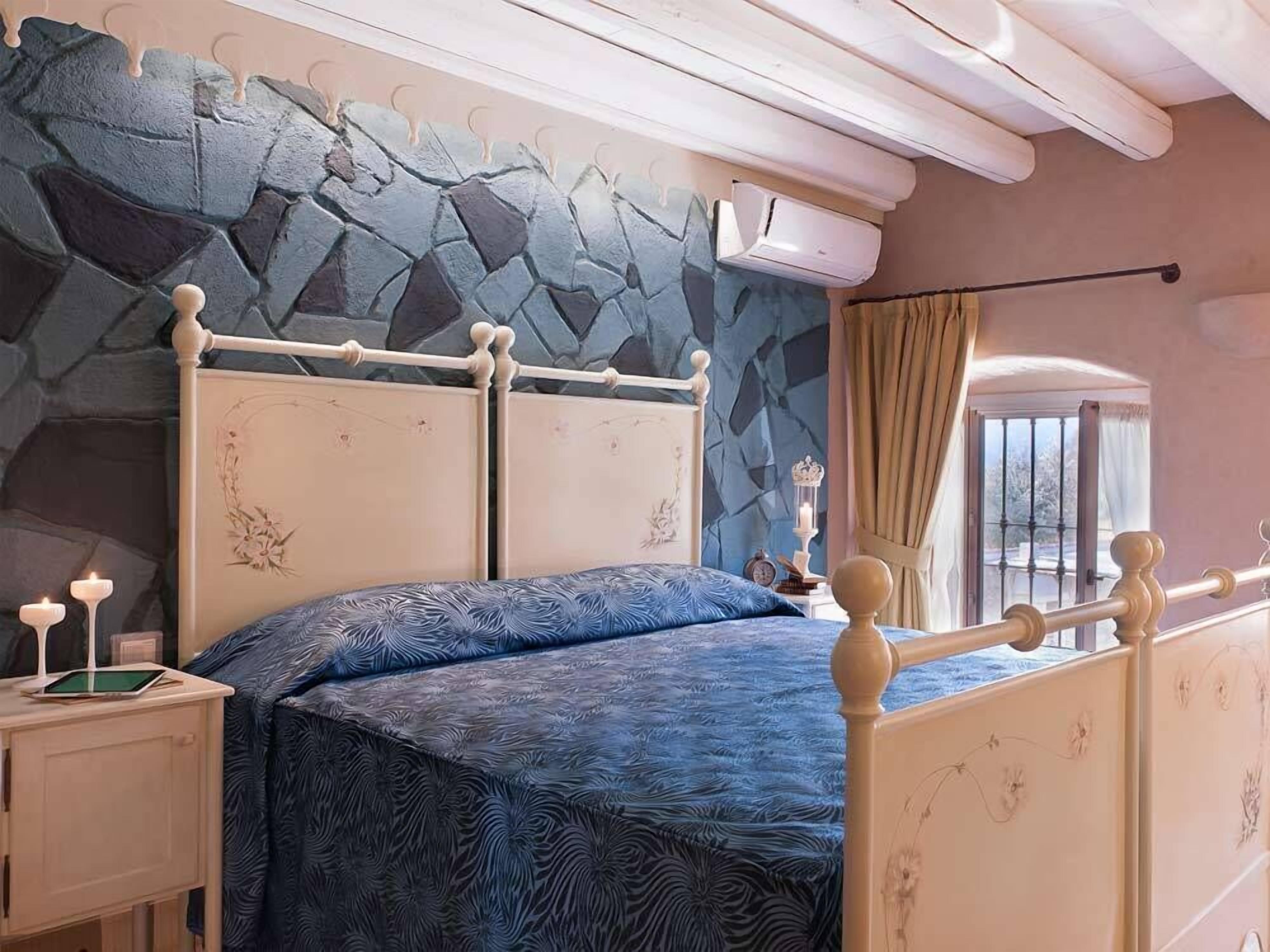 triple room | down duvets, minibar, in-room safe, desk