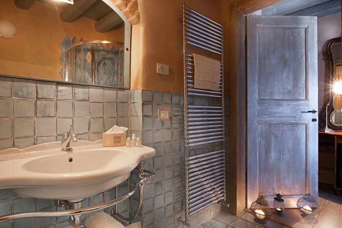 double or twin room | bathroom | free toiletries, hair dryer, slippers, bidet