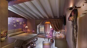 Doppel- oder Zweibettzimmer | Daunenbettdecken, Minibar, Zimmersafe, Schreibtisch