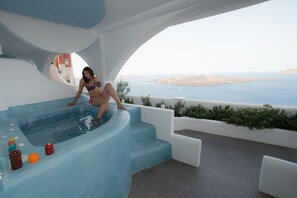 Deluxe Suite, Sea View | Jetted tub - Fanari Vista Suites (Santorini)