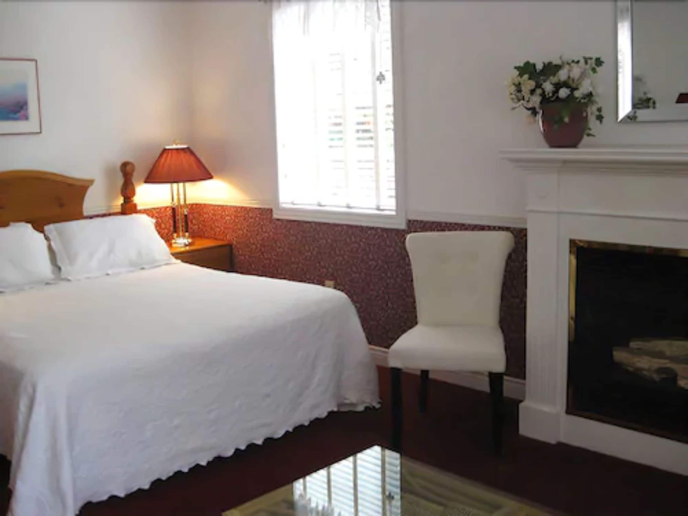 Bureau, fer et planche à repasser, Wi-Fi gratuit, draps fournis