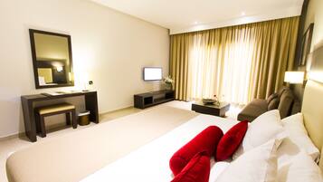 Doppelzimmer | Hochwertige Bettwaren, Minibar, Zimmersafe, Schreibtisch