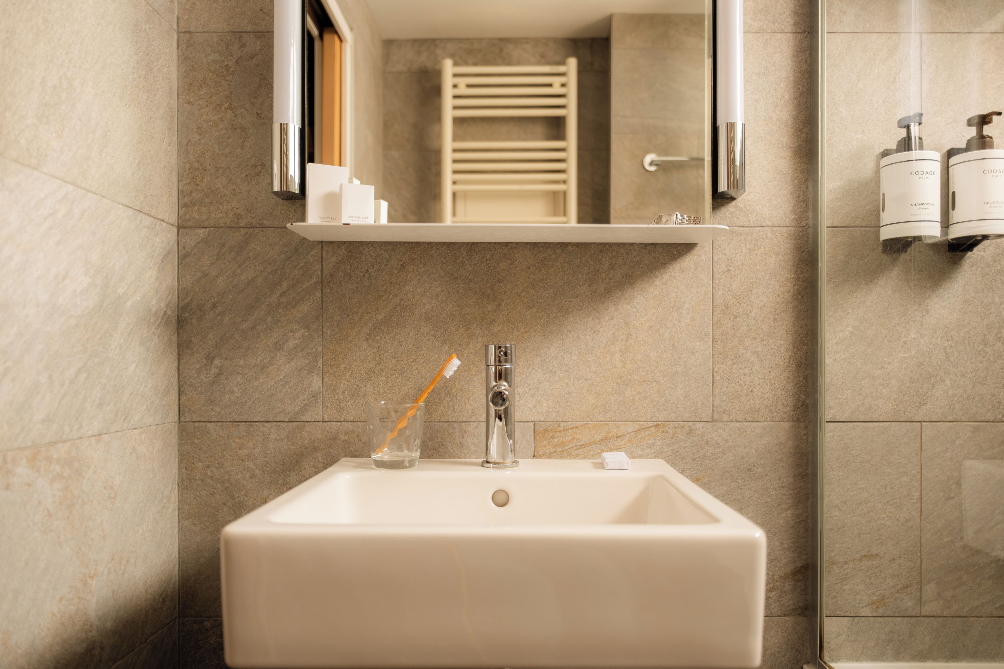 Superior Room | Bathroom