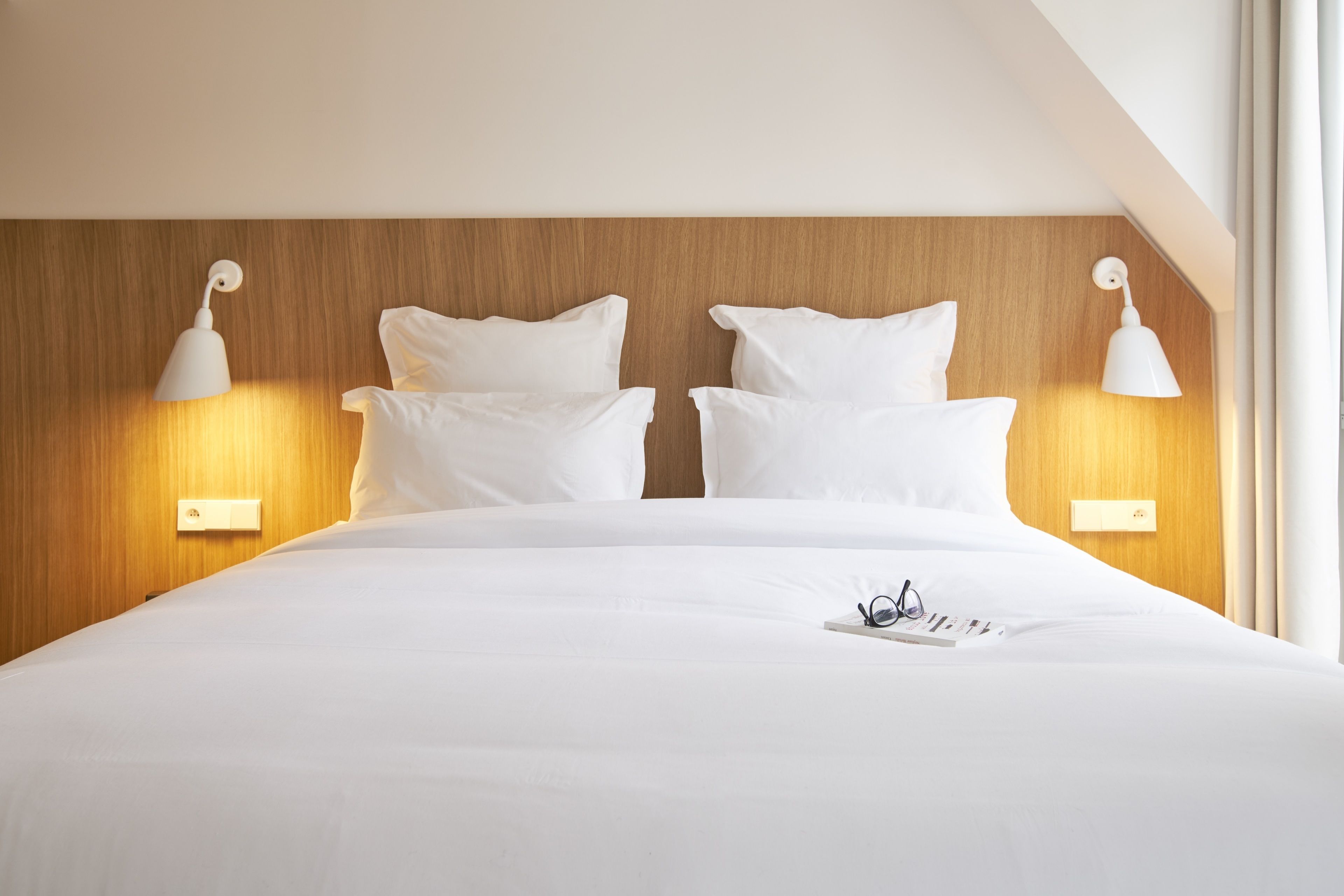 premium bedding, pillow-top beds, in-room safe, desk