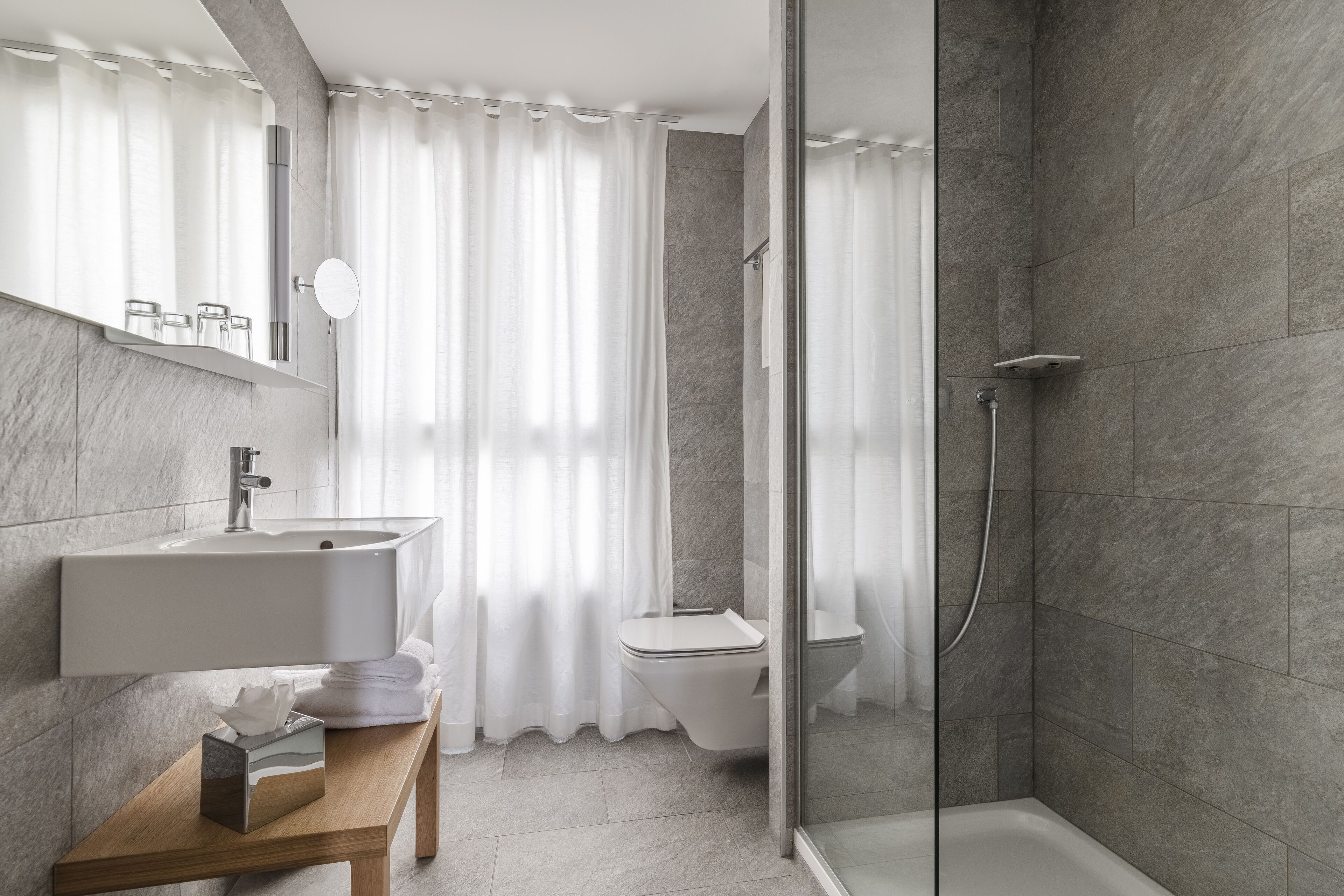 executive room | bathroom | shower, free toiletries, hair dryer, towels