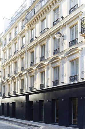 Front of property - 9Hotel Republique (Paris)