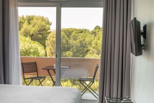 Superior Room, 1 Queen Bed, Balcony, Park View | In-room safe, desk, blackout drapes, soundproofing