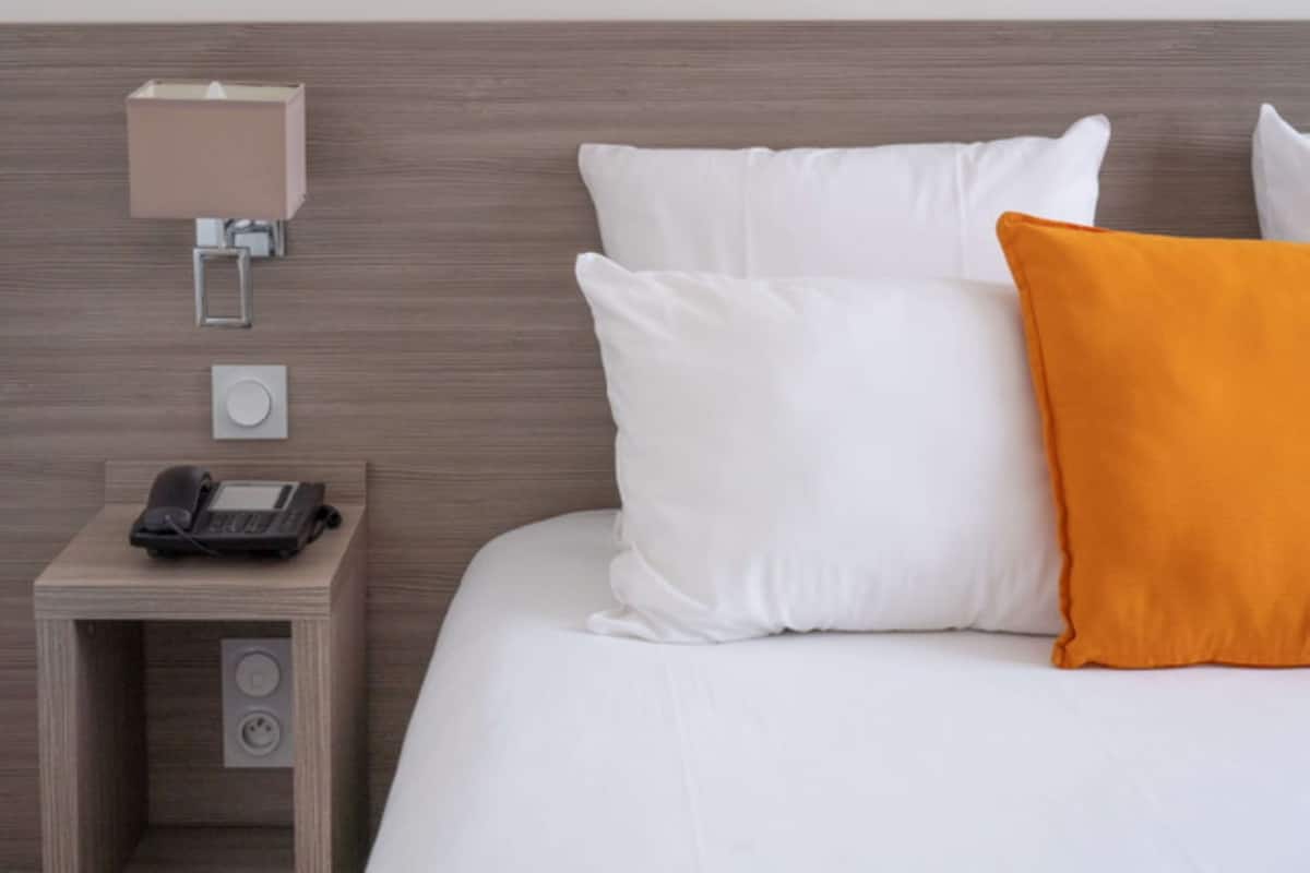 Habitación Confort, 1 cama de matrimonio, no fumadores, bañera | Caja fuerte, escritorio, cortinas opacas y sistema de insonorización