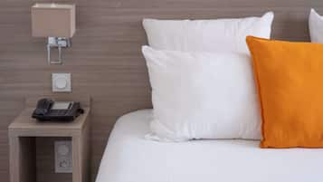Comfort kamer, 1 queensize bed, niet-roken, bad | Een kluis op de kamer, een bureau, verduisterende gordijnen