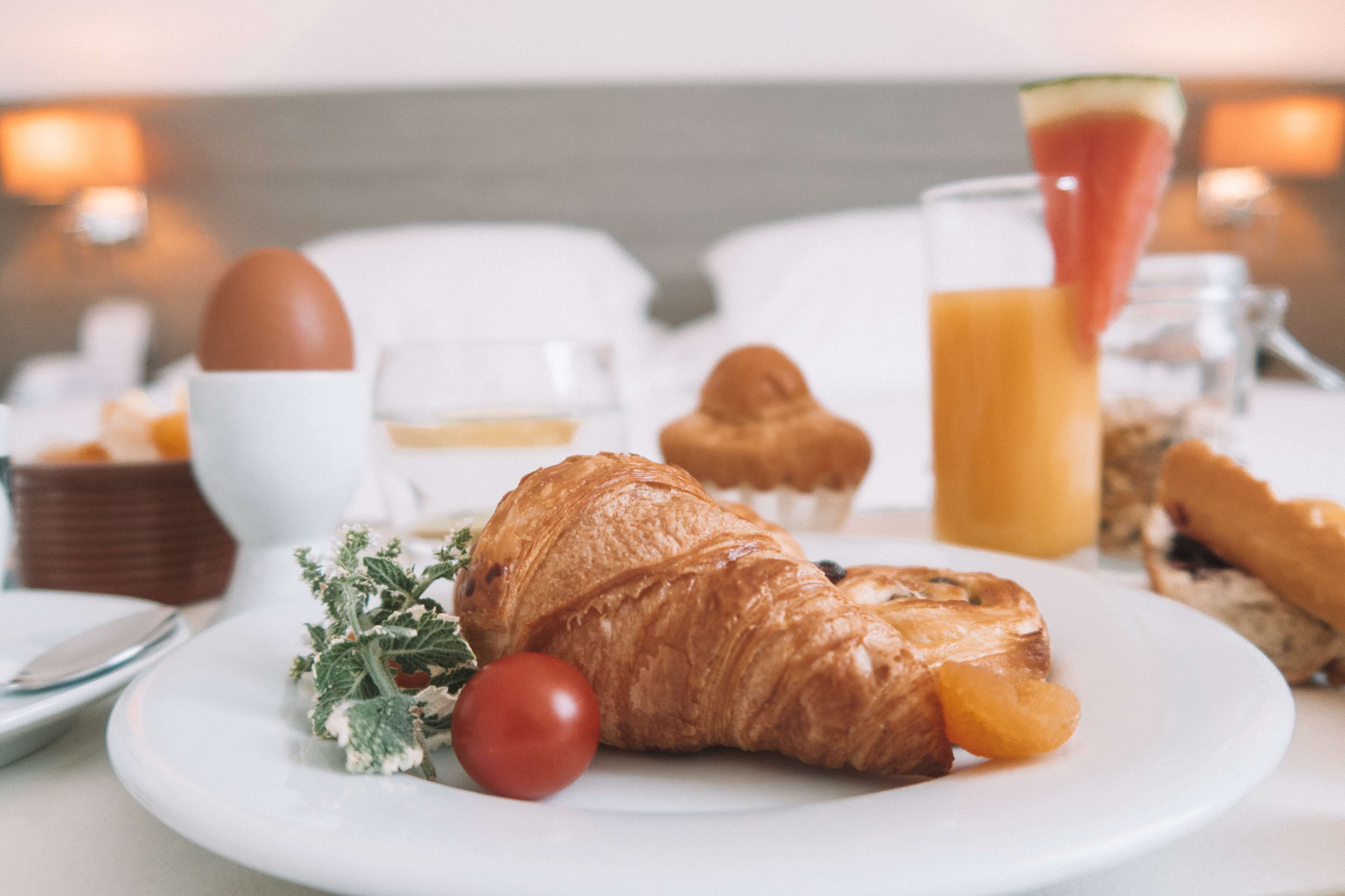 superior room, 1 queen bed, balcony, park view | room amenity