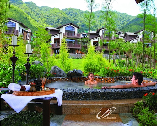 Country Garden Holiday Hot Spring Hotel Fogang