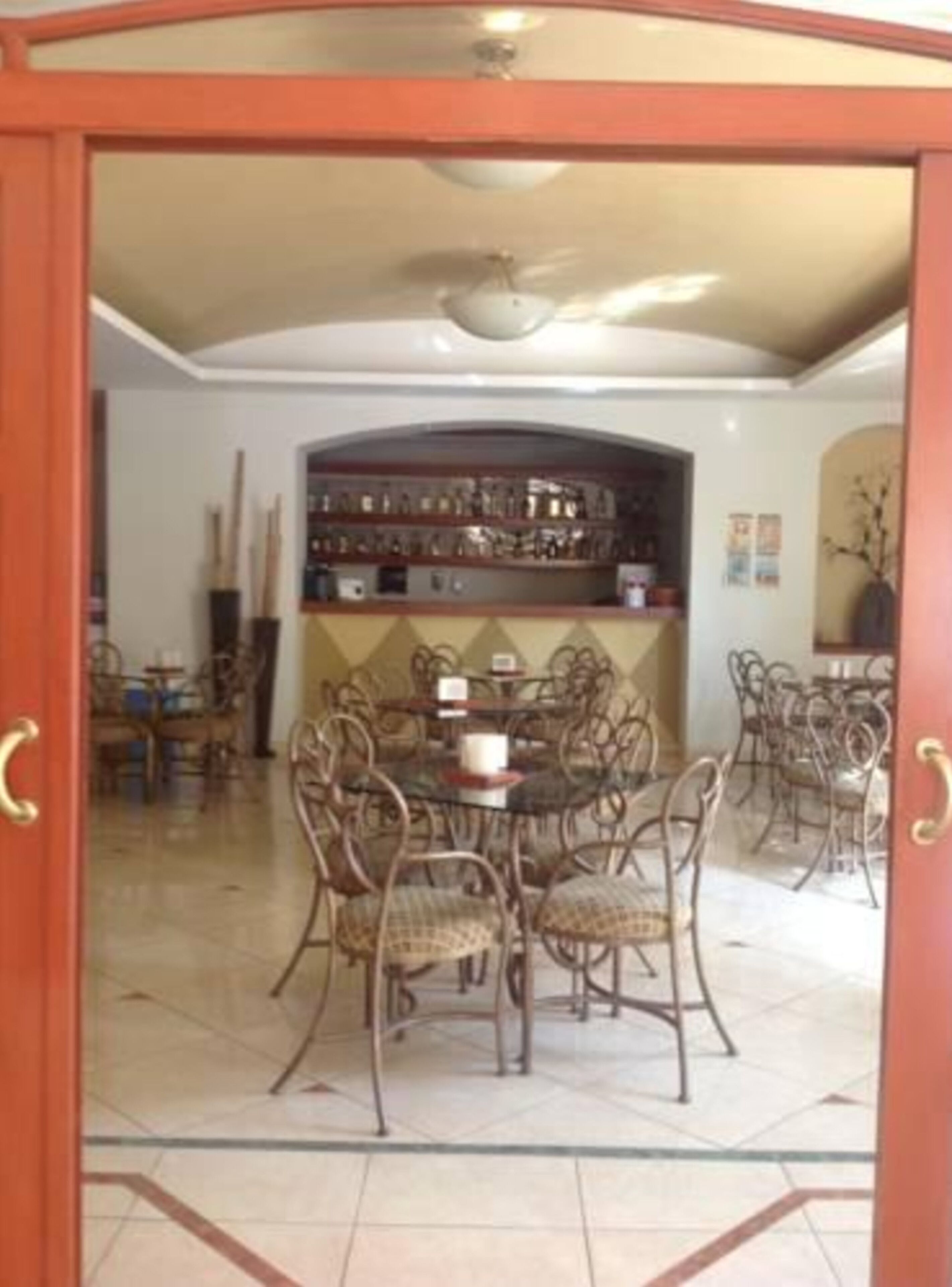 daily cooked-to-order breakfast for a fee