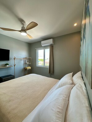 Standard Double Room, 1 Queen Bed | Premium bedding, pillowtop beds, in-room safe, free WiFi - Sandbar Beachfront Hotel & Hostel (San Pedro)