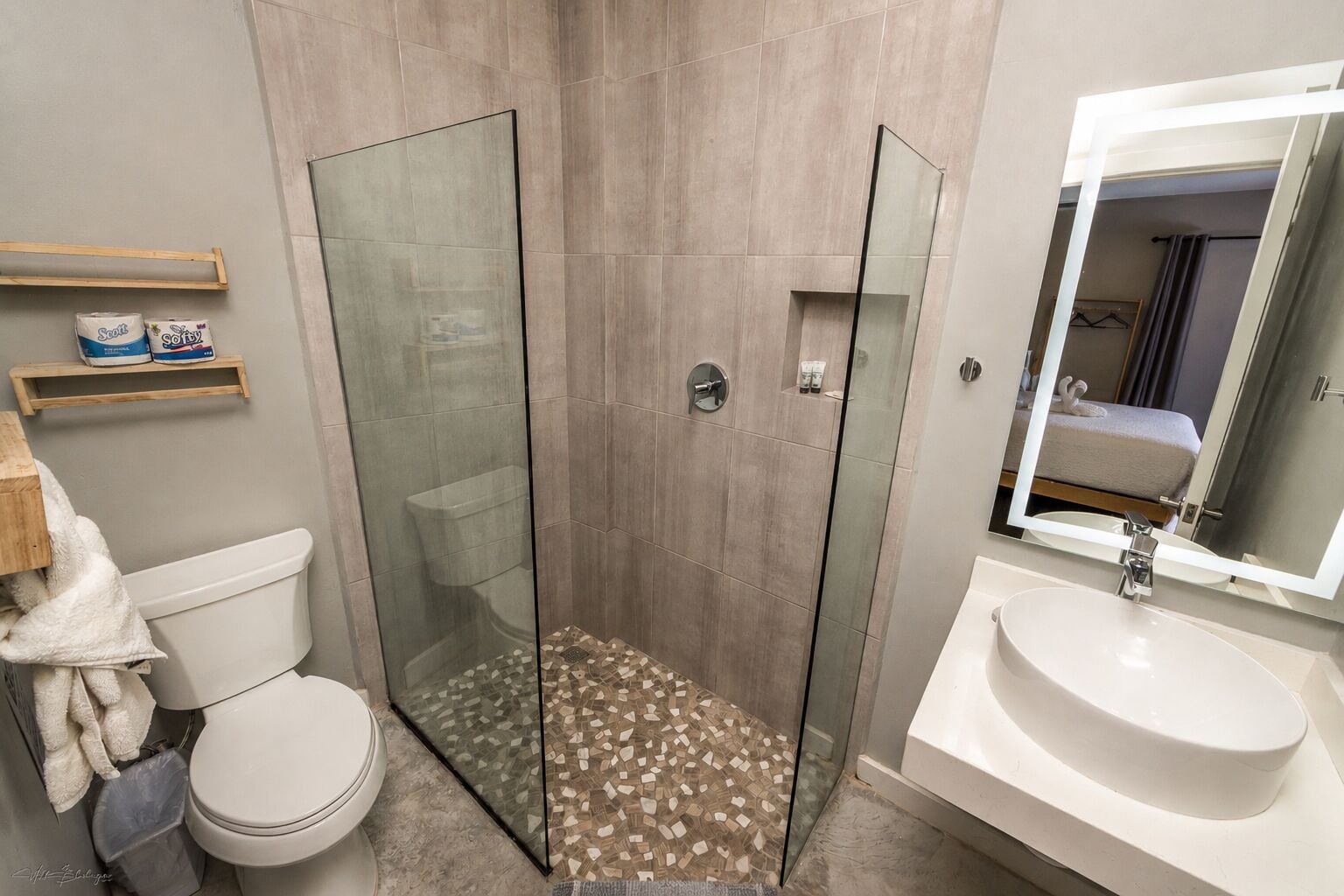 Deluxe Double Room, 1 Queen Bed, Balcony | Bathroom