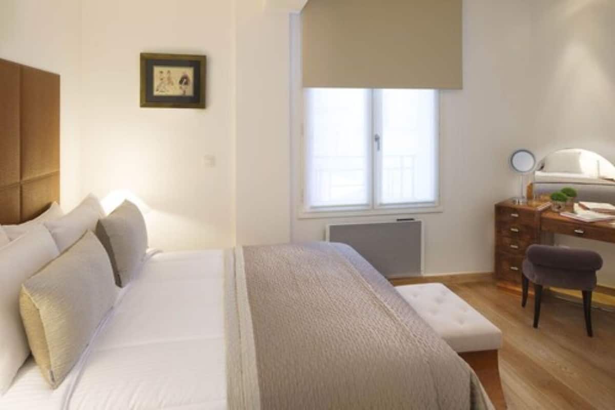 Deluxe Apartment, 2 Bedrooms, City View | Premium bedding, in-room safe, individually decorated