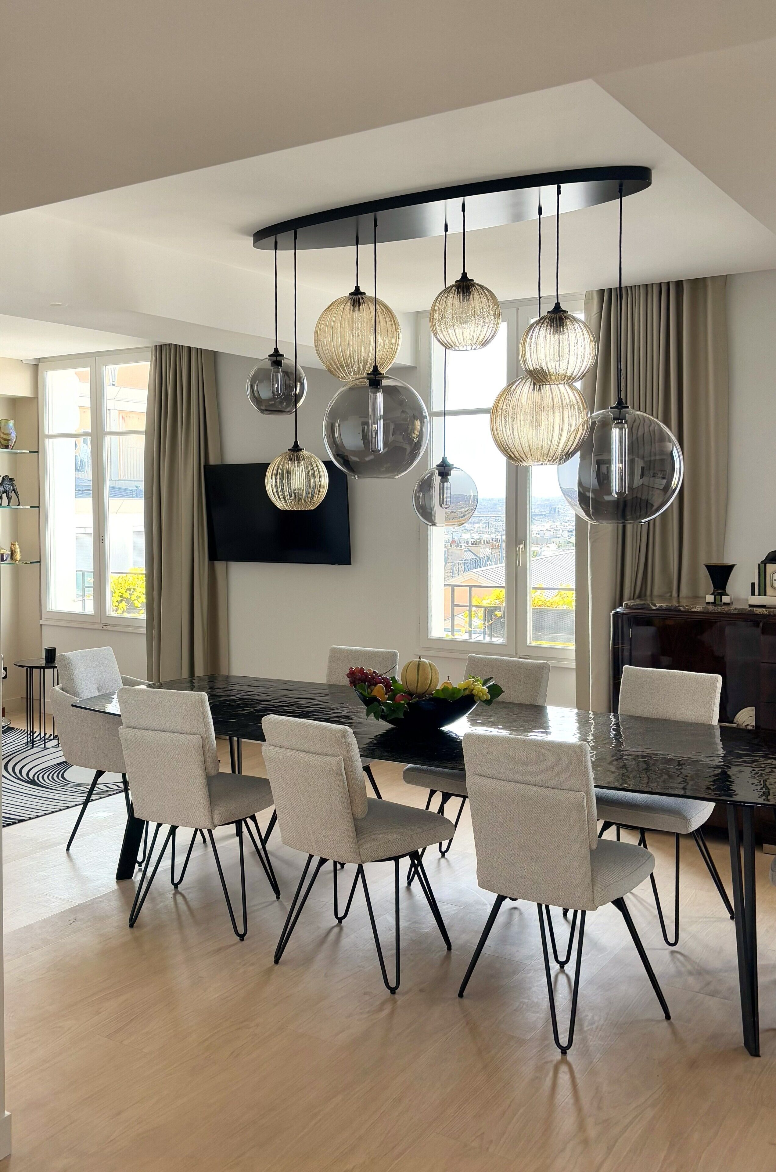 Executive Apartment | Living area | 40-inch flat-screen TV with cable channels, TV, Netflix