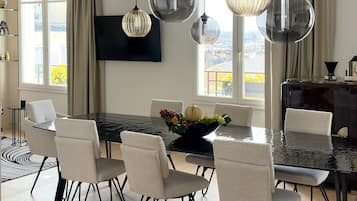 Executive Apartment | Living area | 40-inch flat-screen TV with cable channels, TV, Netflix